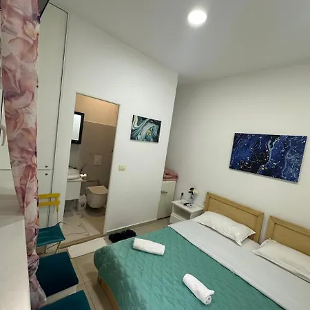 Cozy Center Apartment